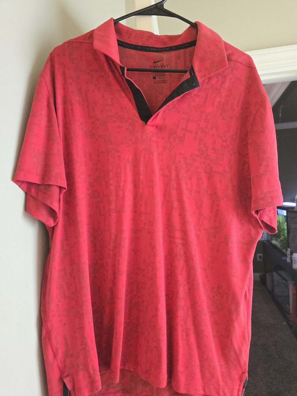 Nike Men’s Coral-Red Tiger Woods Dri-FIT Polo with Subtle Geo Print